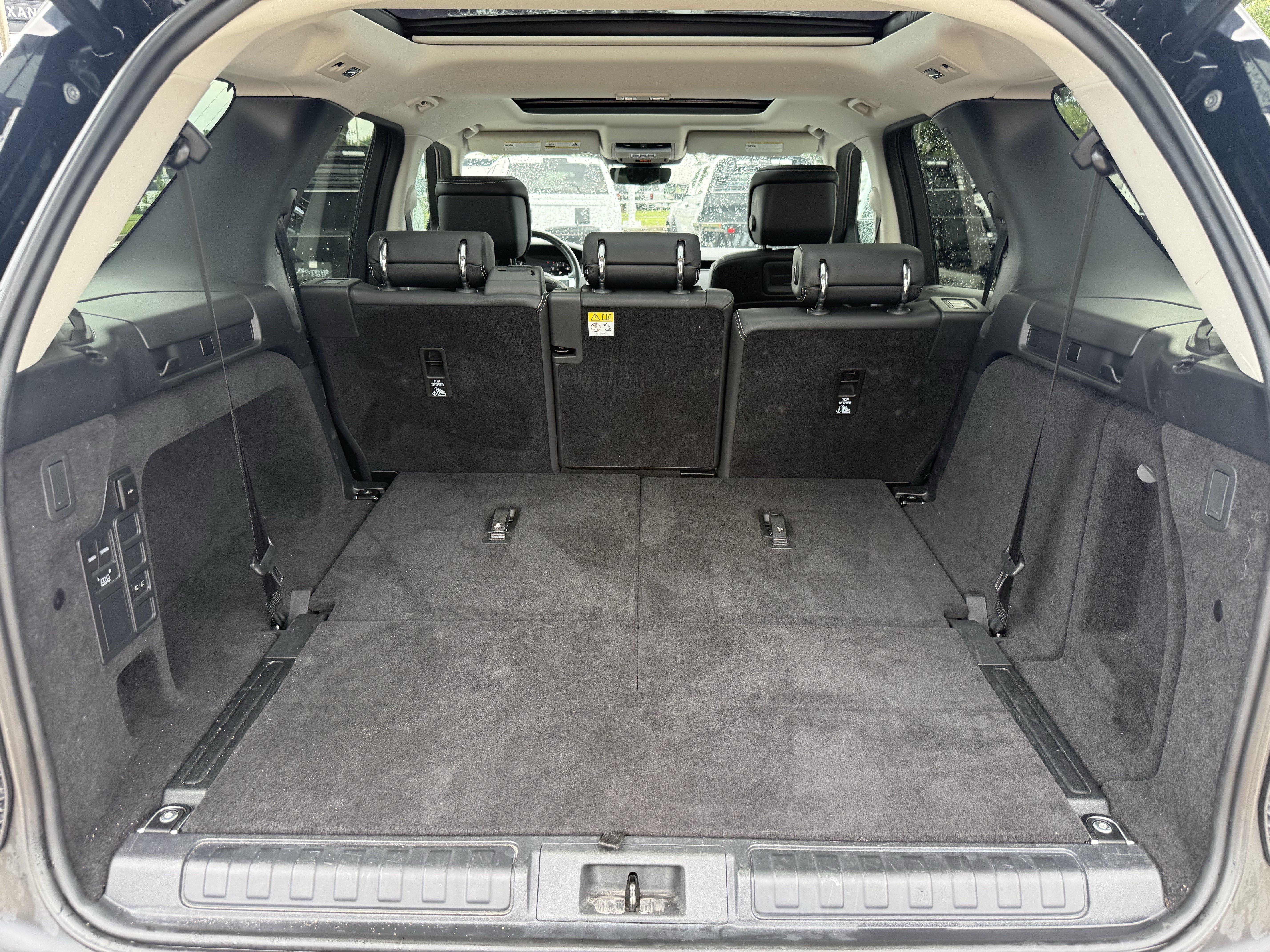 Used 2024 Land Rover Discovery S AWD/4WD image 31