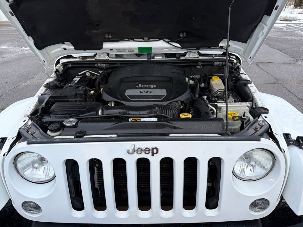 Used 2014 Jeep Wrangler Unlimited Rubicon w/ Max Tow Package image 19