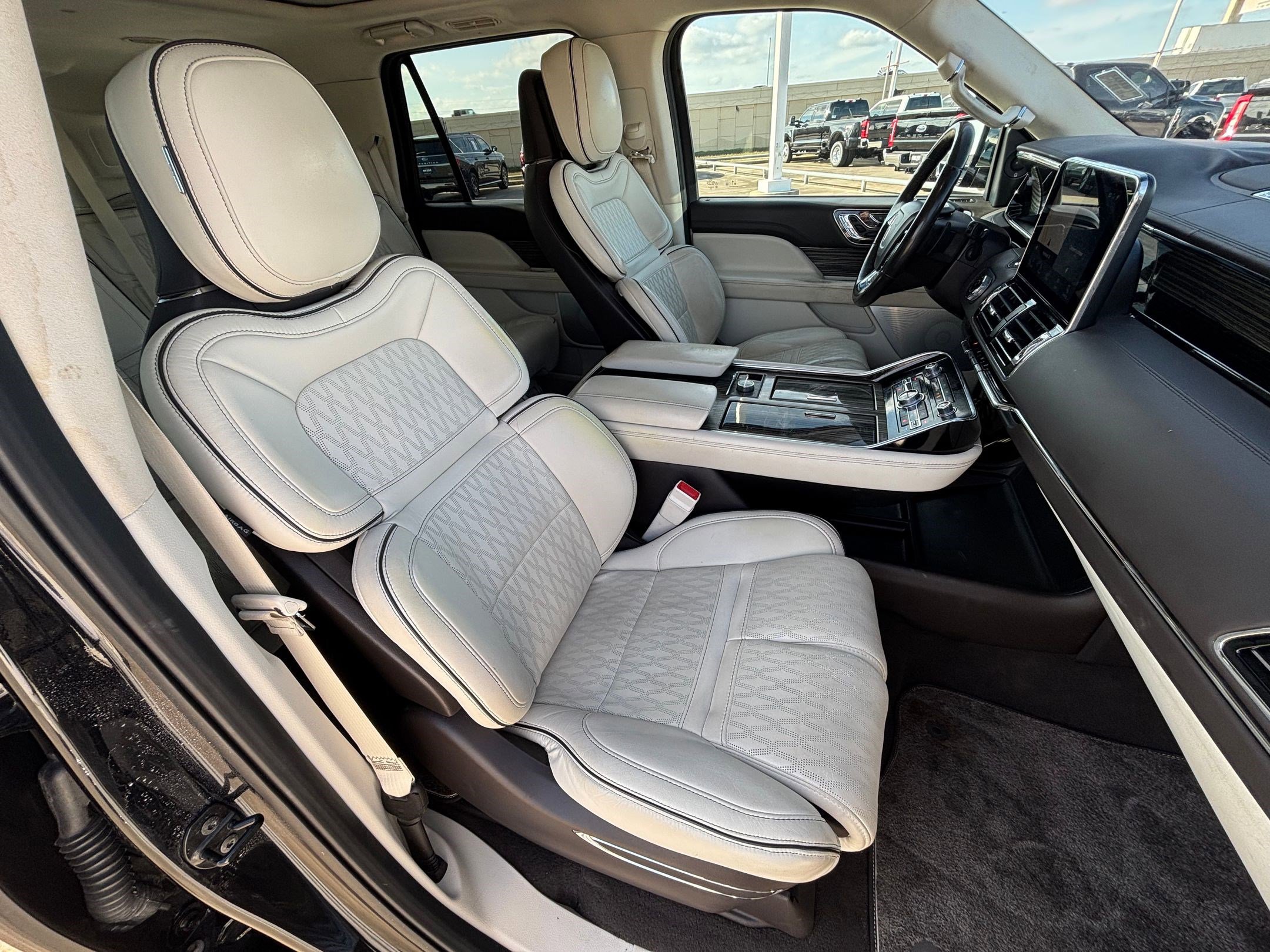 Used 2020 Lincoln Navigator L Black Label w/ Cargo Convenience Package image 31