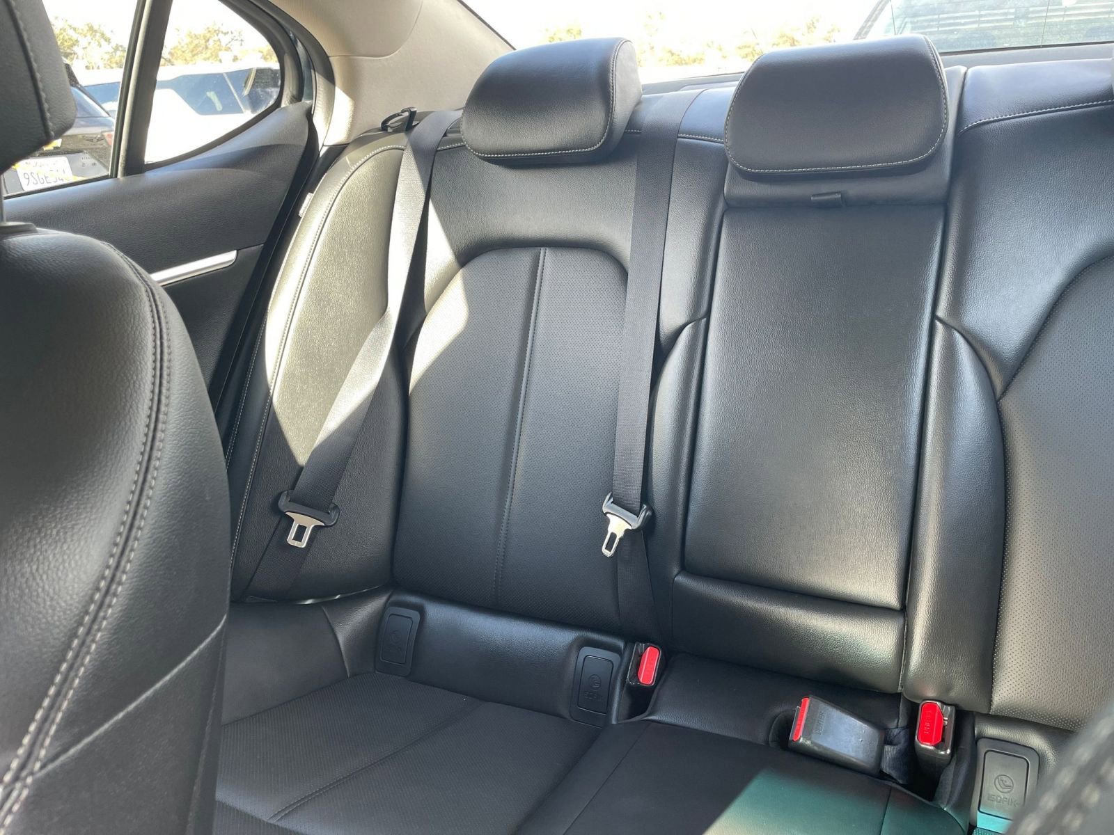 Used 2025 Genesis G70 2.5T image 39