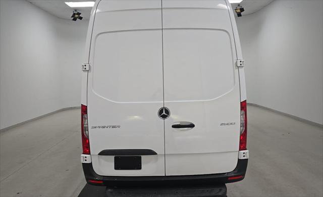 Used 2021 Mercedes-Benz Sprinter 2500 w/ Driver Convenience Package image 7