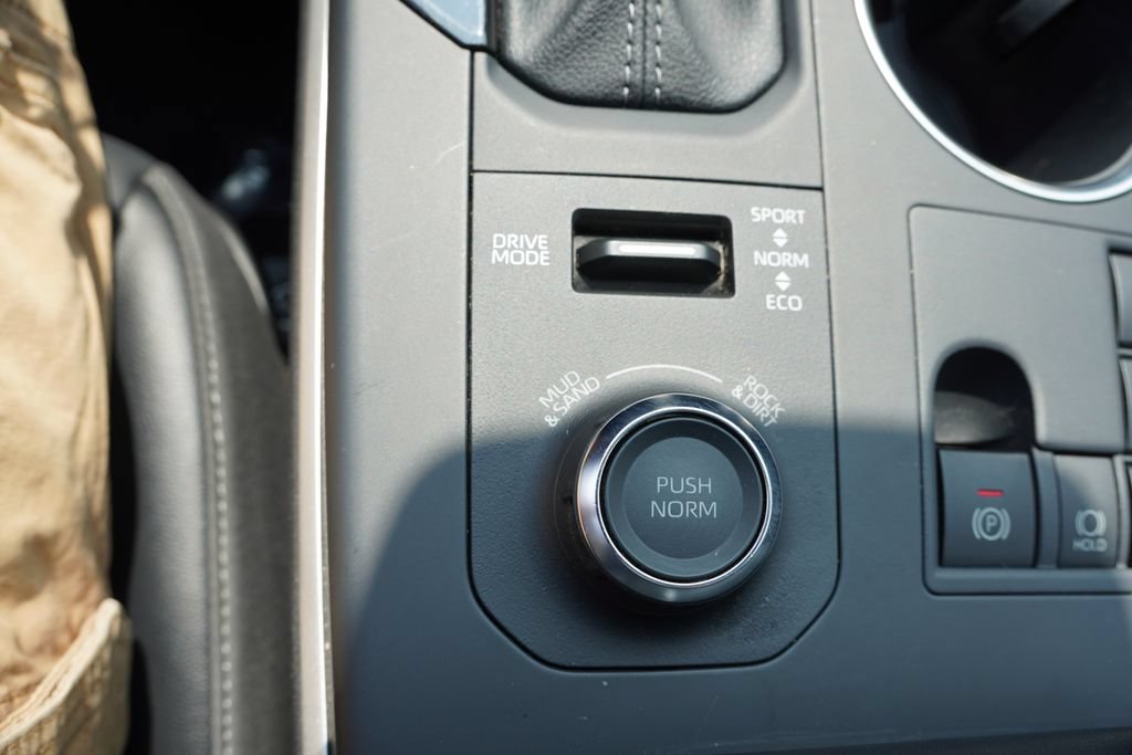 Used 2025 Toyota Highlander XSE AWD/4WD image 33