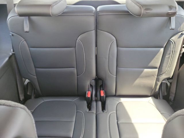 Used 2023 GMC Acadia SLT FWD image 13