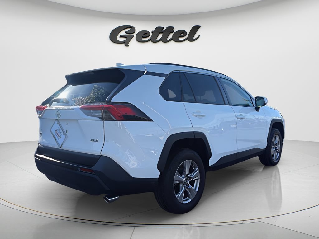 Used 2023 Toyota RAV4 XLE w/ Convenience Package FWD image 5