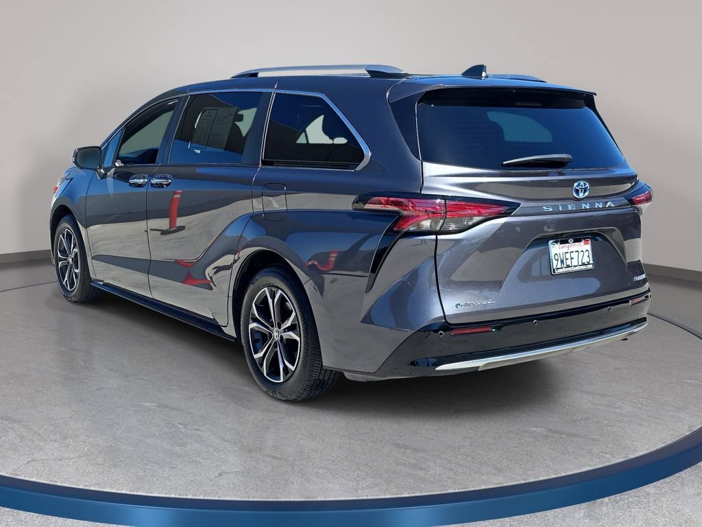 Used 2025 Toyota Sienna Platinum AWD/4WD image 8
