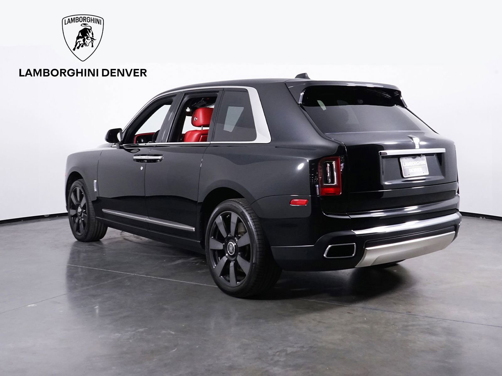 Used 2022 Rolls-Royce Cullinan w/ Cullinan Package image 3