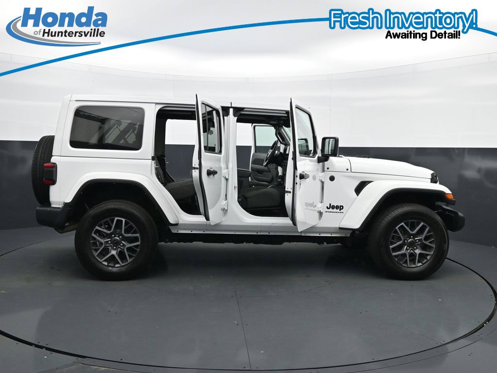 Used 2025 Jeep Wrangler Unlimited Sahara AWD/4WD image 41