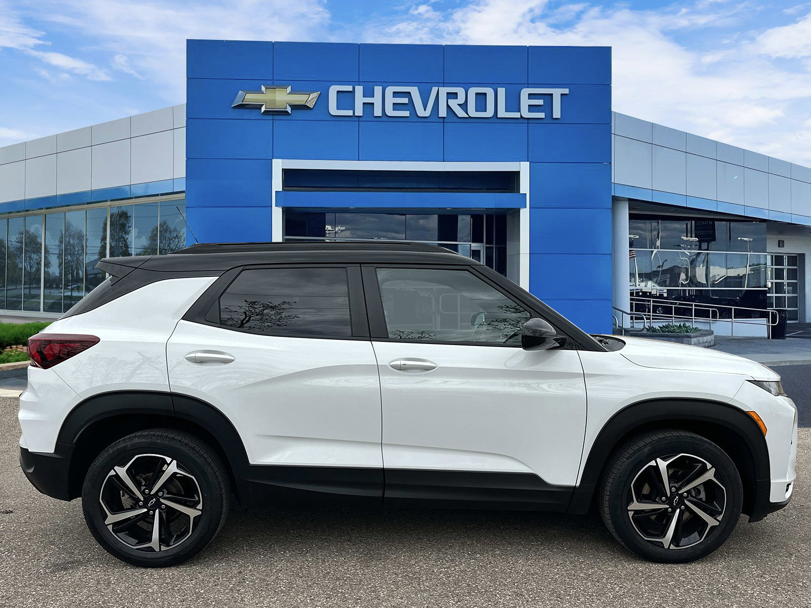 Certified 2023 Chevrolet TrailBlazer RS w/ Convenience Package FWD image 6