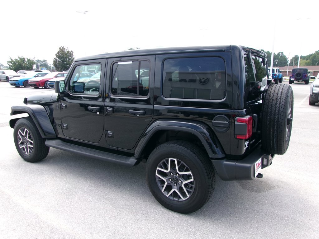 Used 2025 Jeep Wrangler Unlimited Sahara AWD/4WD image 2