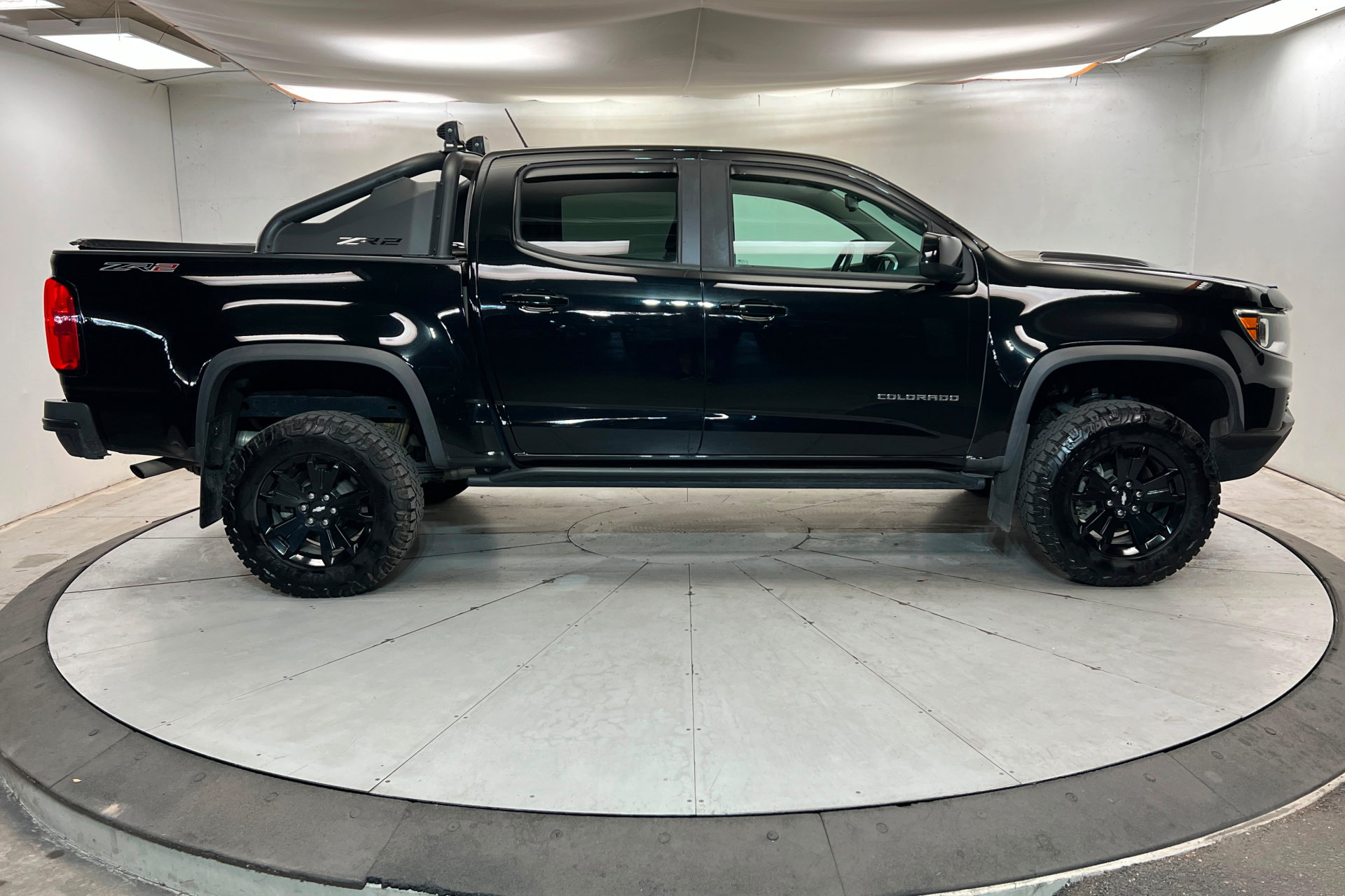 Used 2021 Chevrolet Colorado ZR2 w/ ZR2 Midnight Special Edition AWD/4WD image 6