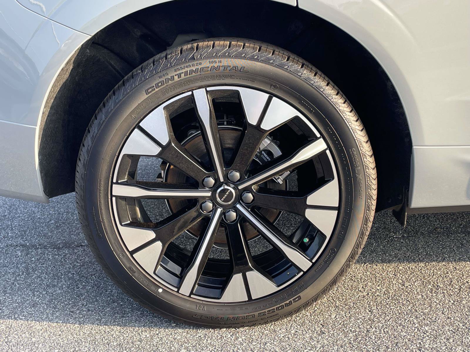 New 2026 Volvo XC60 B5 Plus w/ Protection Package Premier AWD/4WD image 31