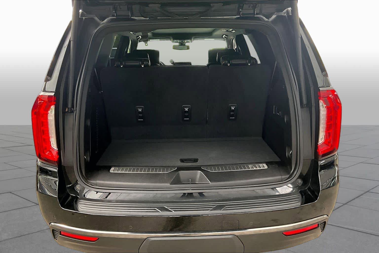 Used 2021 GMC Yukon AT4 w/ AT4 Premium Plus Package AWD/4WD image 38