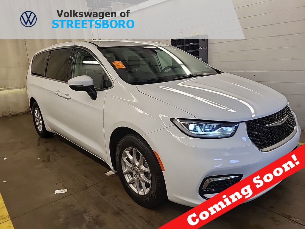 Used 2023 Chrysler Pacifica Touring-L
