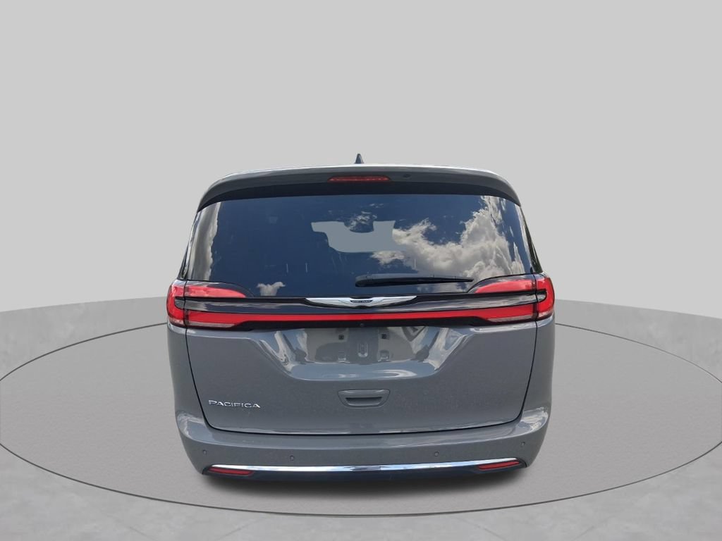 Used 2025 Chrysler Pacifica Select FWD image 8