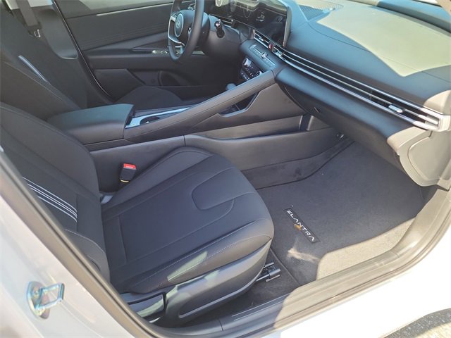New 2025 Hyundai Elantra SEL image 9