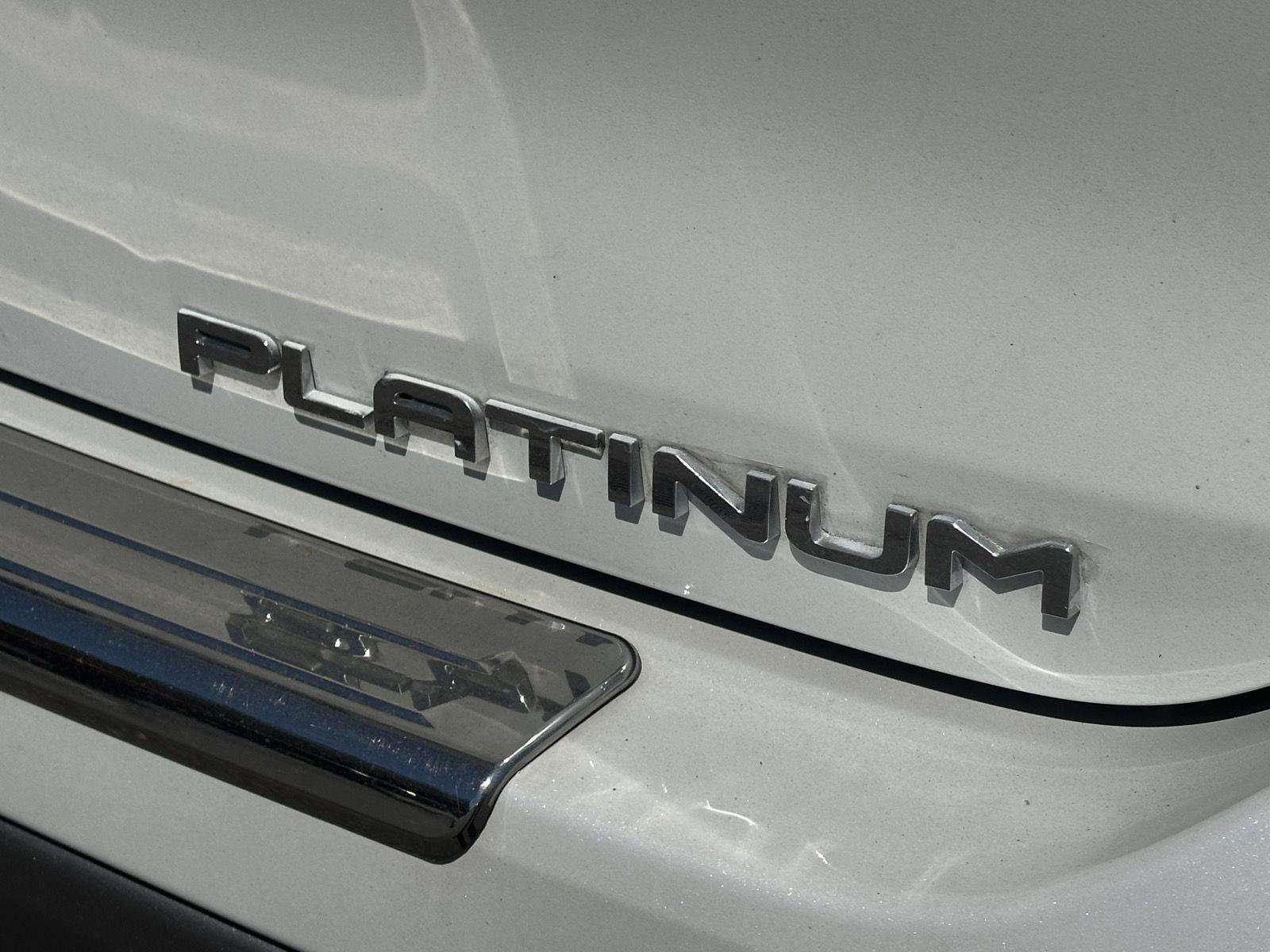 Used 2024 Toyota Highlander Platinum image 11
