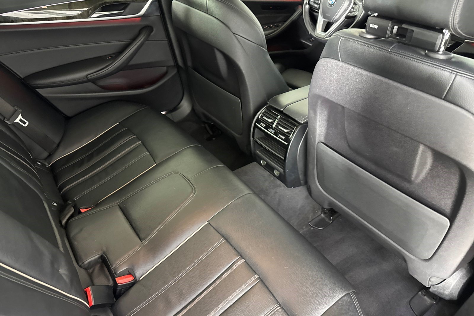 Used 2019 BMW 530e w/ Convenience Package RWD image 32