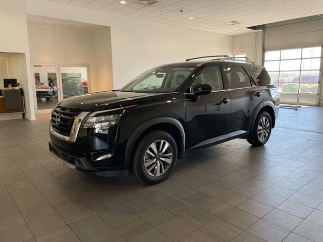 Used 2025 Nissan Pathfinder SL AWD/4WD image 2