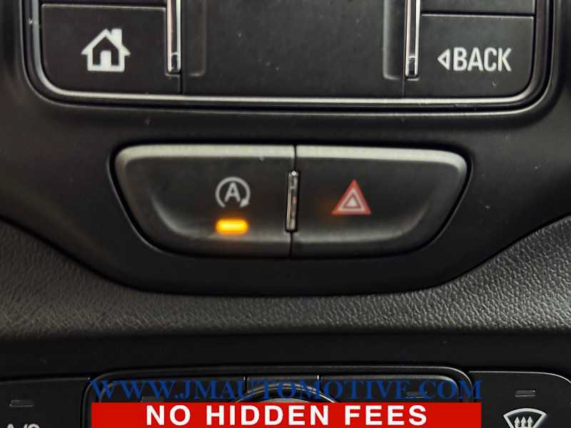Used 2024 GMC Terrain SLT AWD/4WD image 32