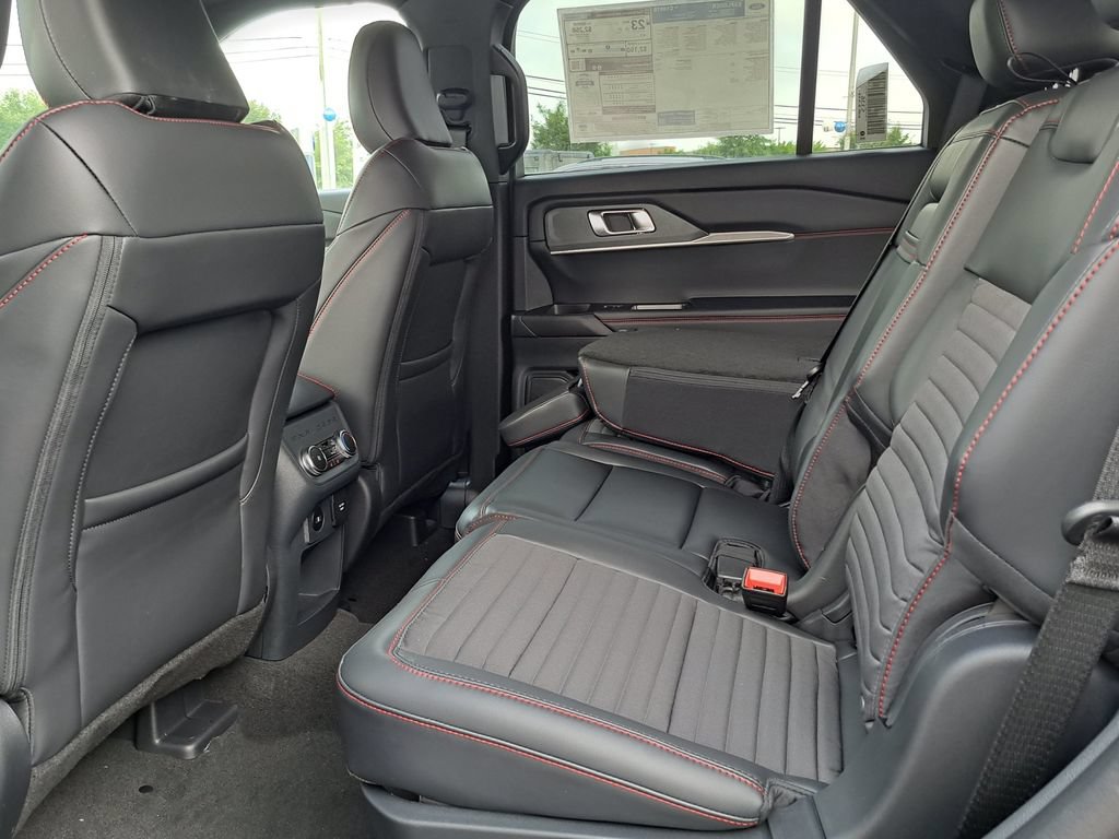 New 2026 Ford Explorer ST-Line w/ ST-Line Street Pack AWD/4WD image 15