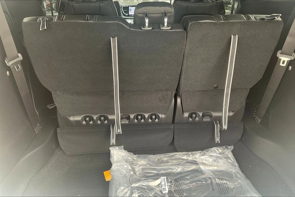 New 2026 Chrysler Pacifica Select FWD image 32