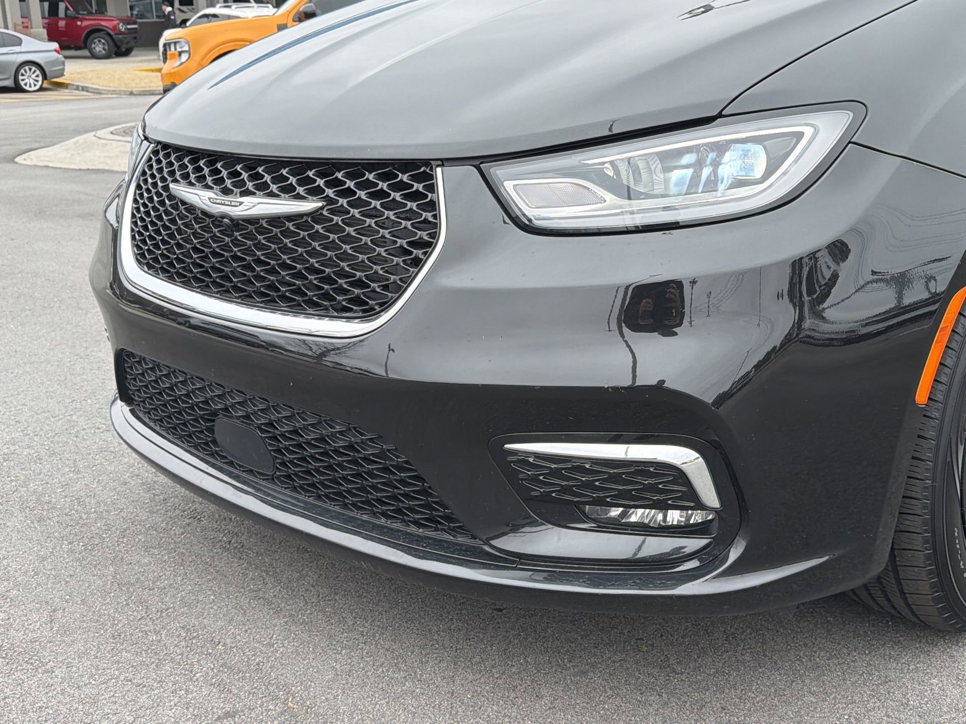 Used 2023 Chrysler Pacifica Touring image 34