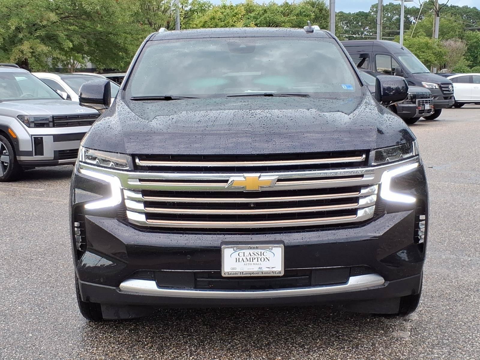 Used 2024 Chevrolet Suburban High Country w/ Advanced Technology Package AWD/4WD image 2