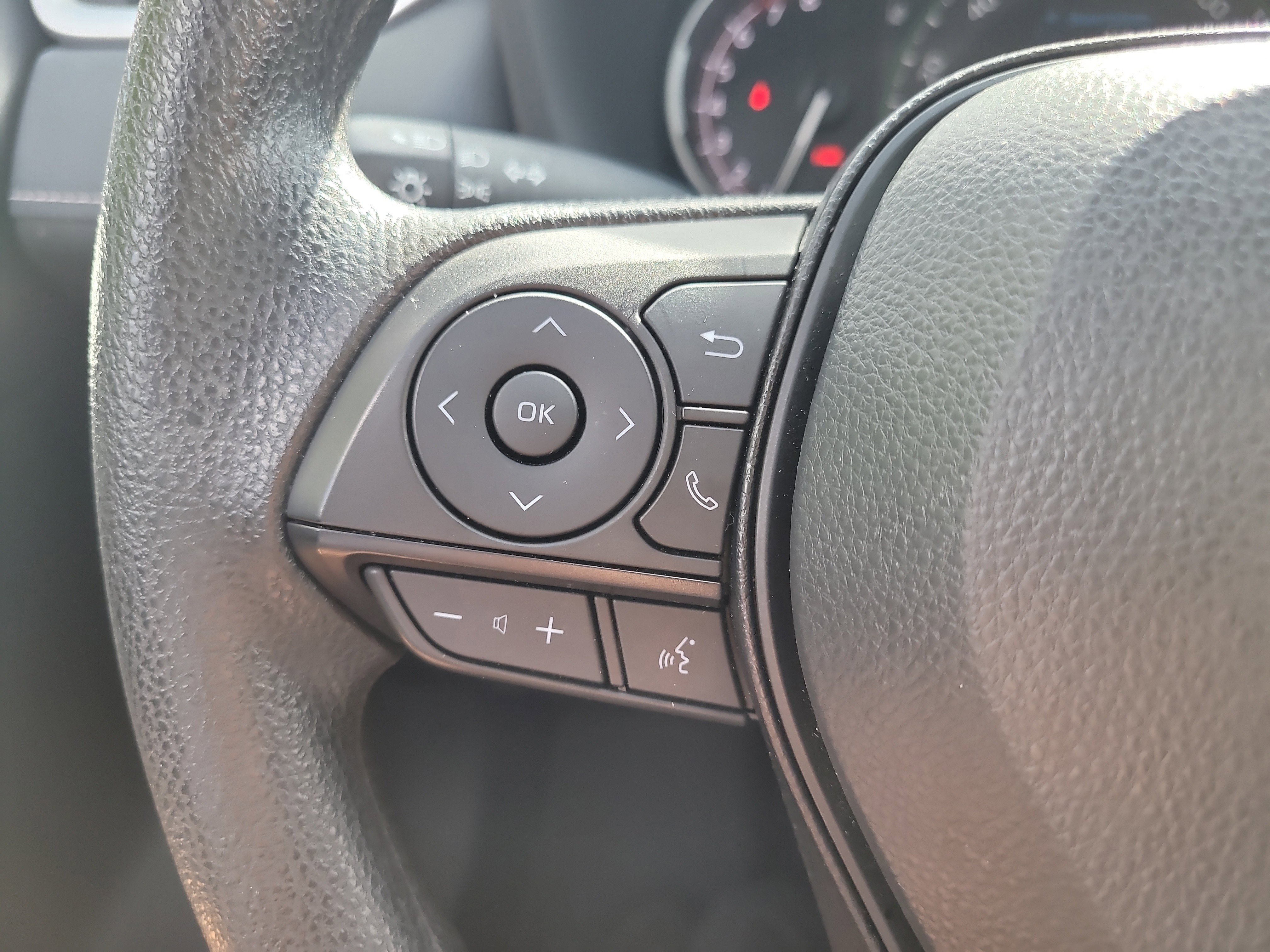 Certified 2025 Toyota RAV4 XLE FWD image 31