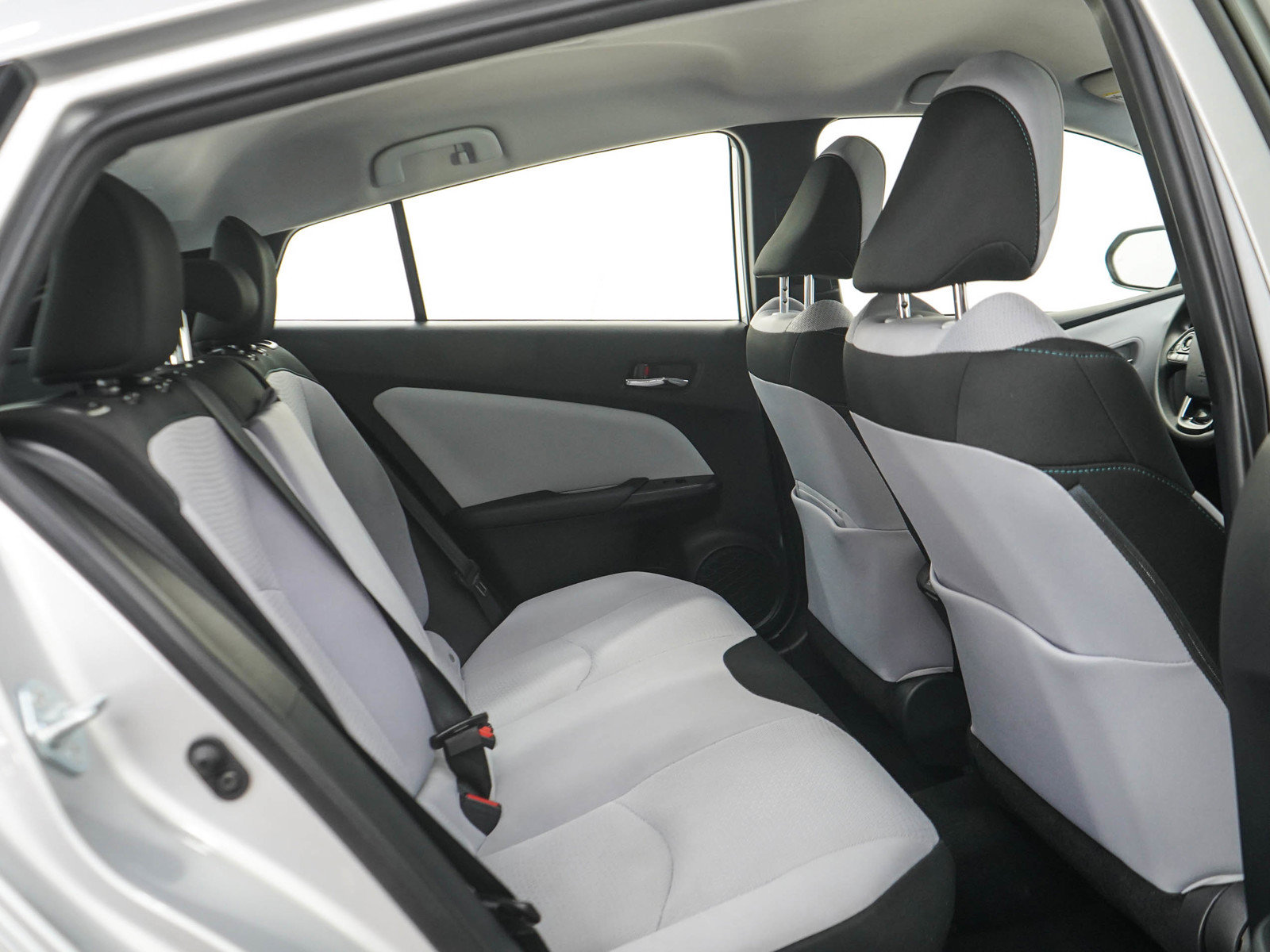Used 2021 Toyota Prius LE FWD image 12