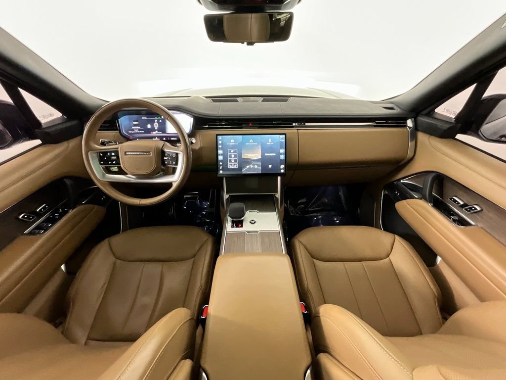 Used 2025 Land Rover Range Rover Long Wheelbase Autobiography image 10