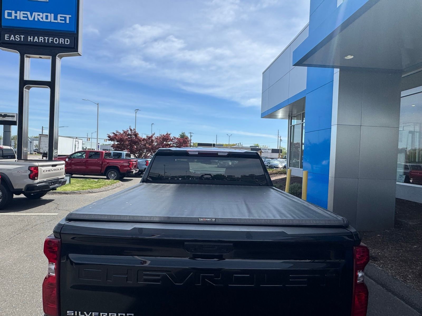 Used 2023 Chevrolet Silverado 1500 LT AWD/4WD image 6