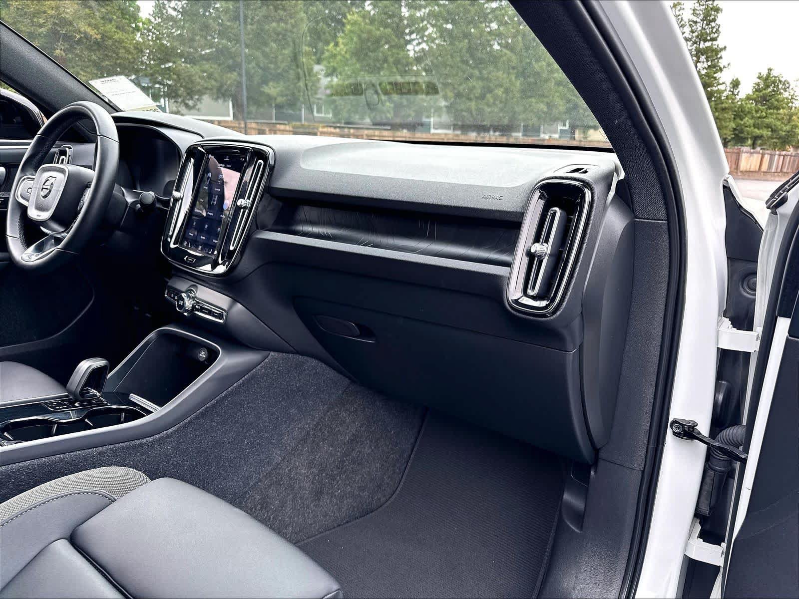 Used 2023 Volvo C40 Recharge Core AWD/4WD image 19