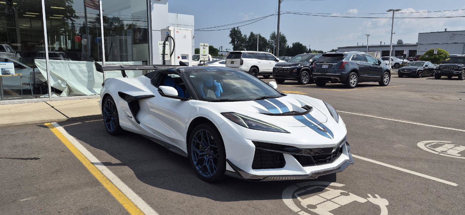 Used 2025 Chevrolet Corvette ZR1 w/ ZR1 Carbon Fiber Aero Package RWD image 9