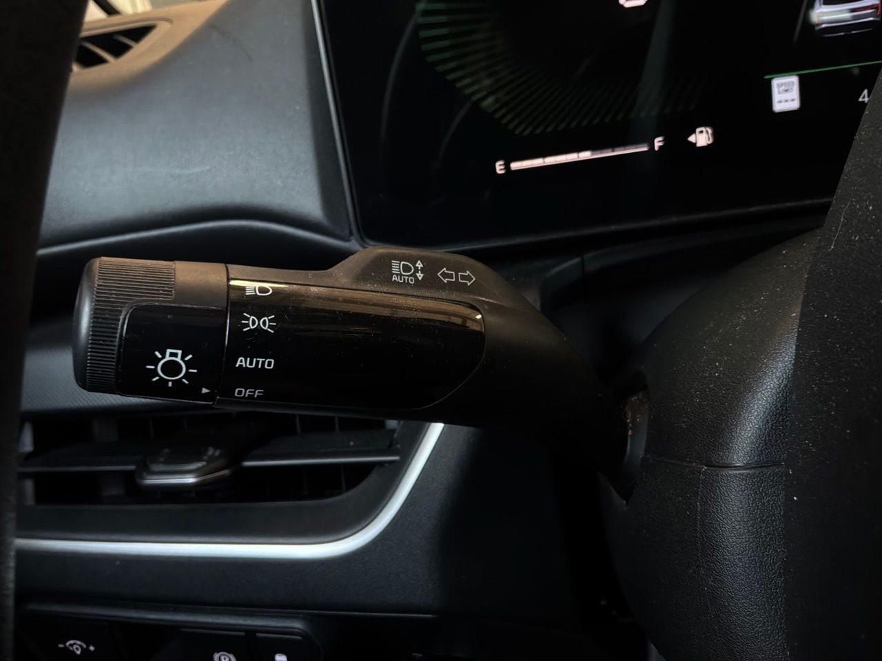 Used 2025 Kia K4 FWD image 36