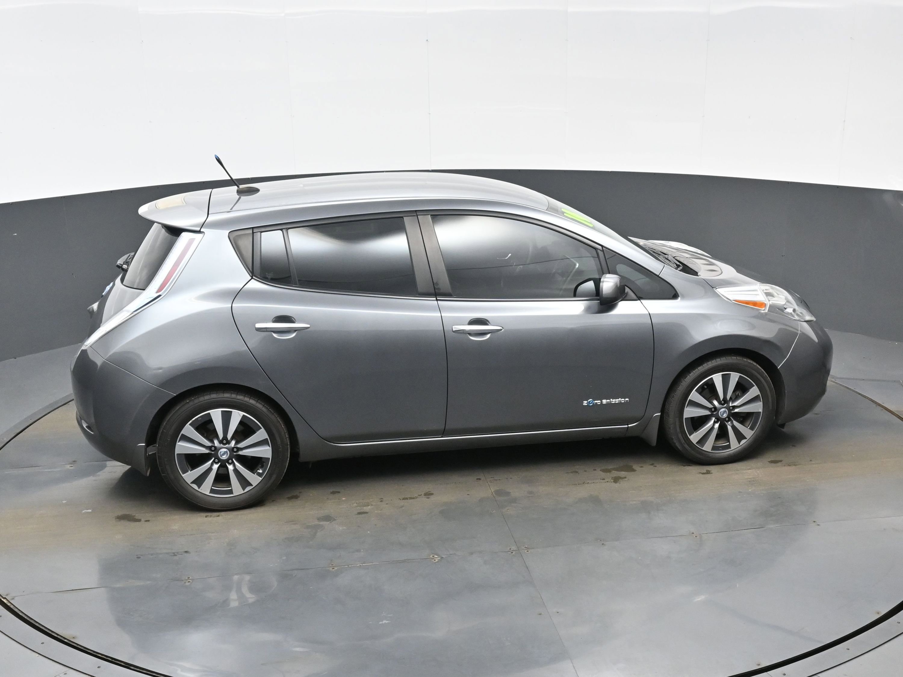 Used 2014 Nissan Leaf SL image 37