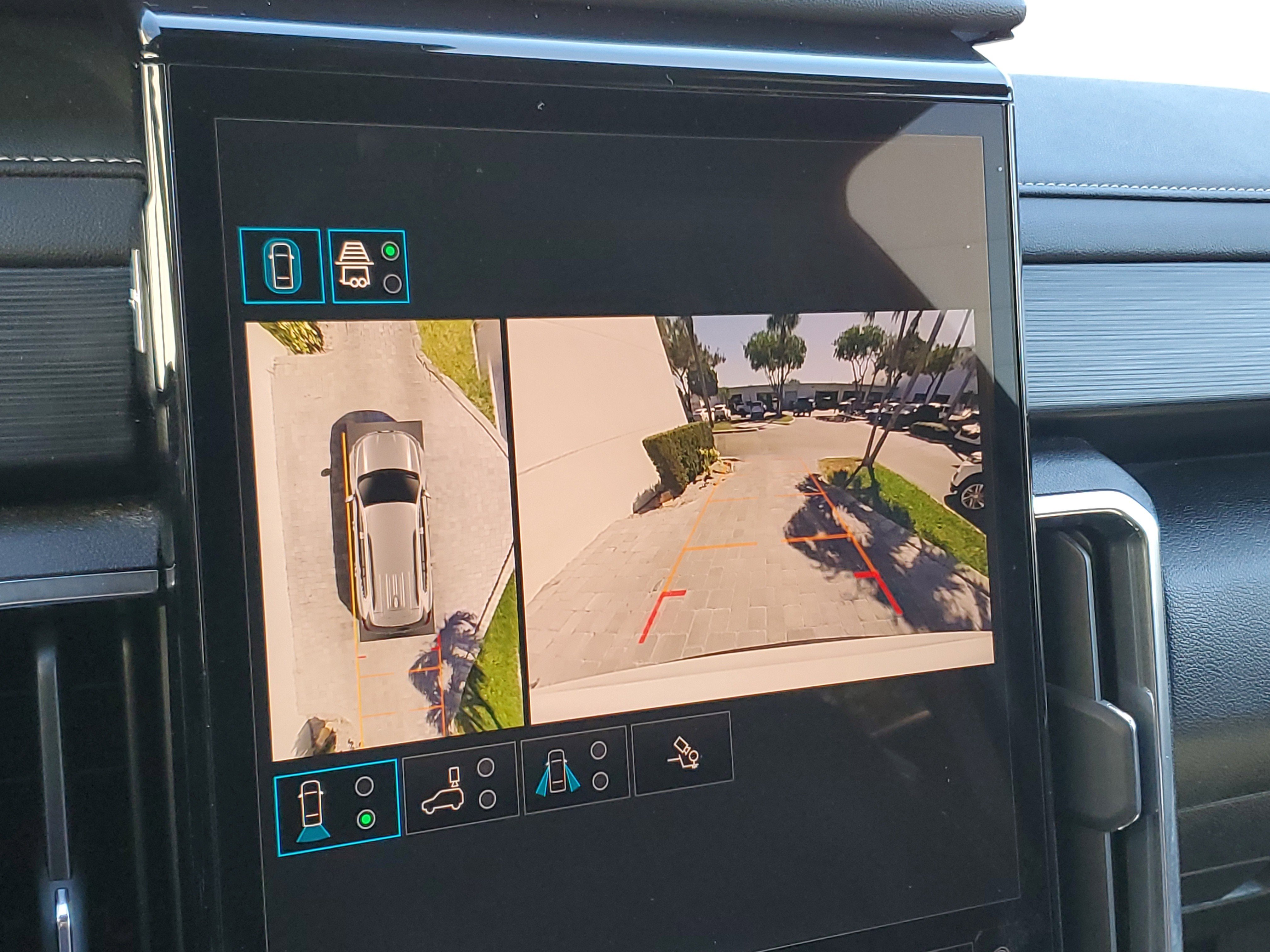 Used 2025 GMC Acadia Elevation image 28