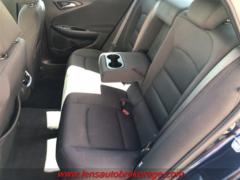 Used 2022 Chevrolet Malibu LT FWD image 17