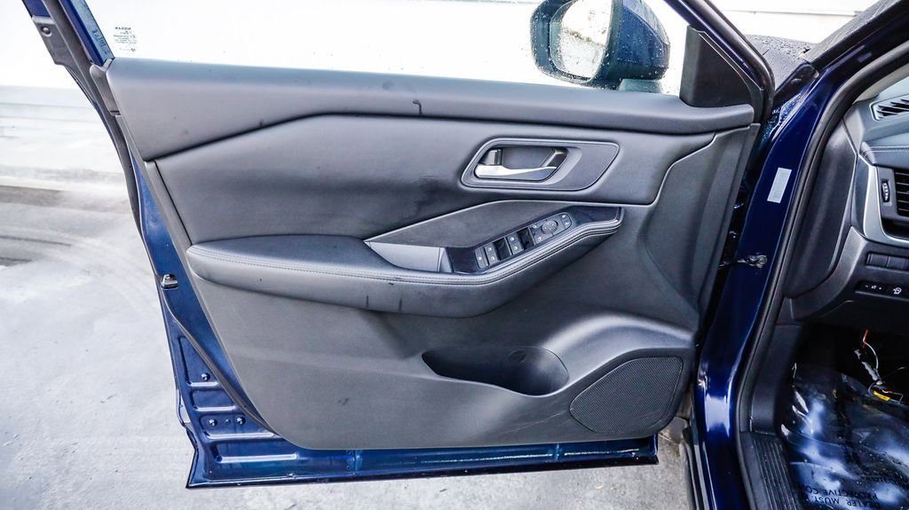 Used 2024 Nissan Rogue SV image 21