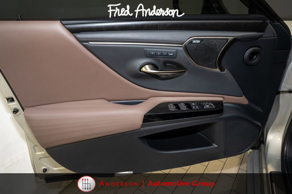 Used 2022 Lexus ES 300h Ultra Luxury w/ Accessory Package 2 FWD image 13