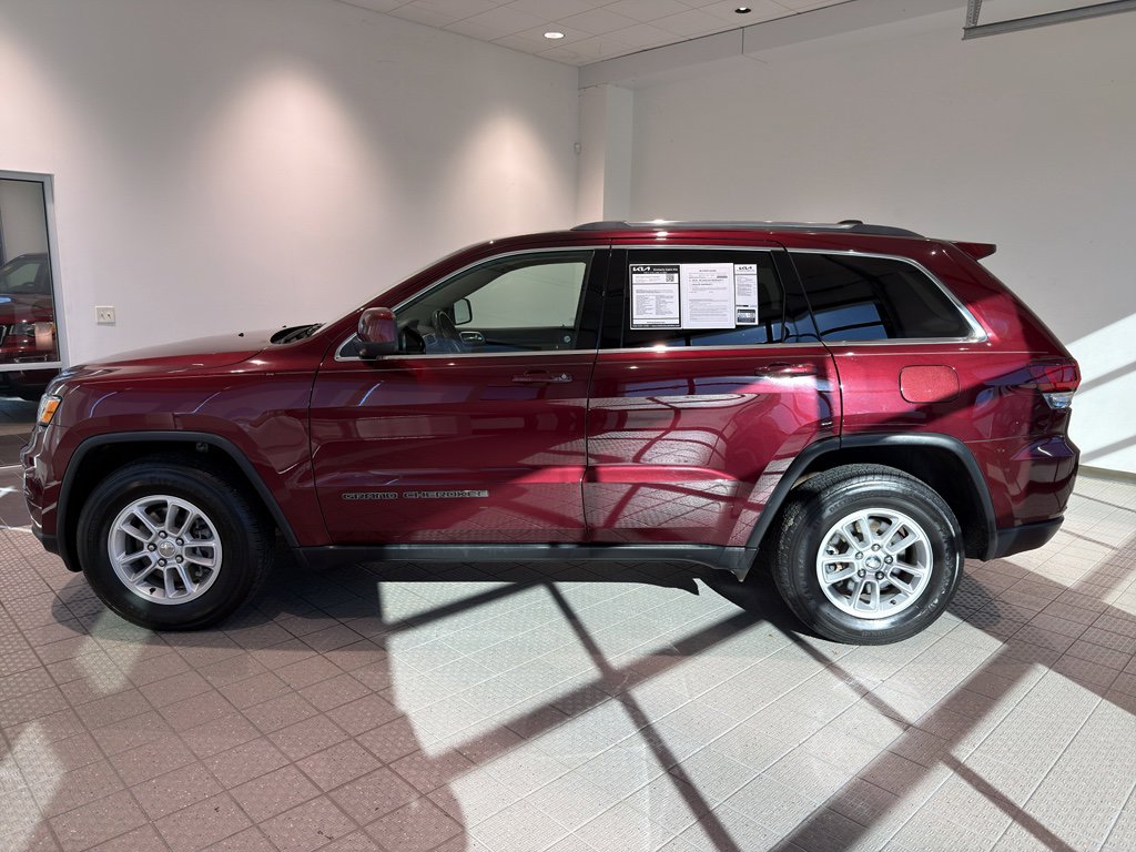 Used 2020 Jeep Grand Cherokee Laredo image 2