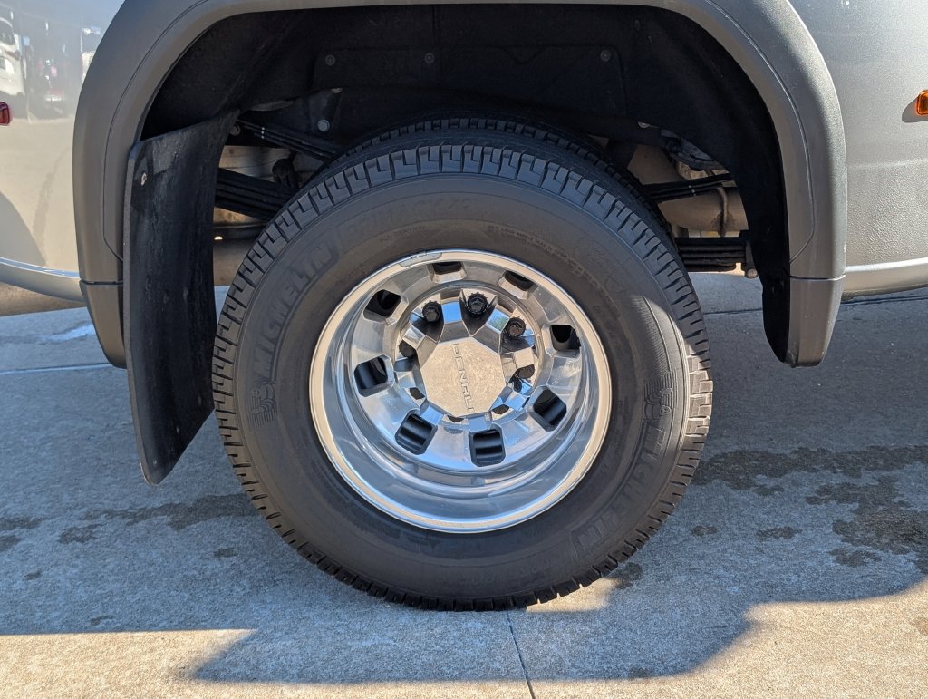 Used 2024 GMC Sierra 3500 Denali Ultimate AWD/4WD image 3