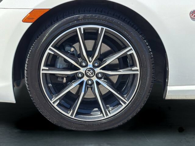 Used 2017 Toyota 86 RWD image 31