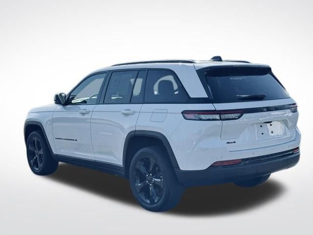 Used 2023 Jeep Grand Cherokee Altitude AWD/4WD image 9