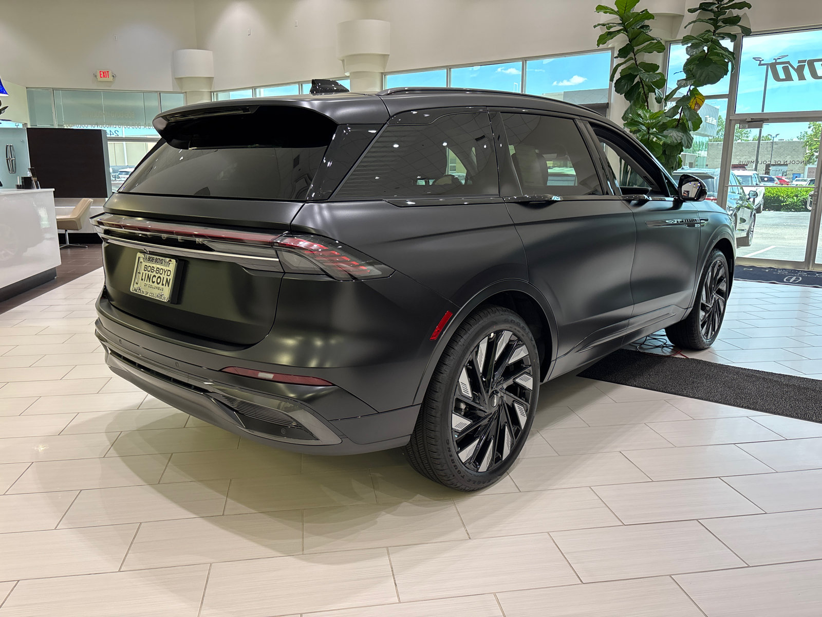 New 2026 Lincoln Nautilus Reserve w/ Jet Appearance Package AWD/4WD image 8