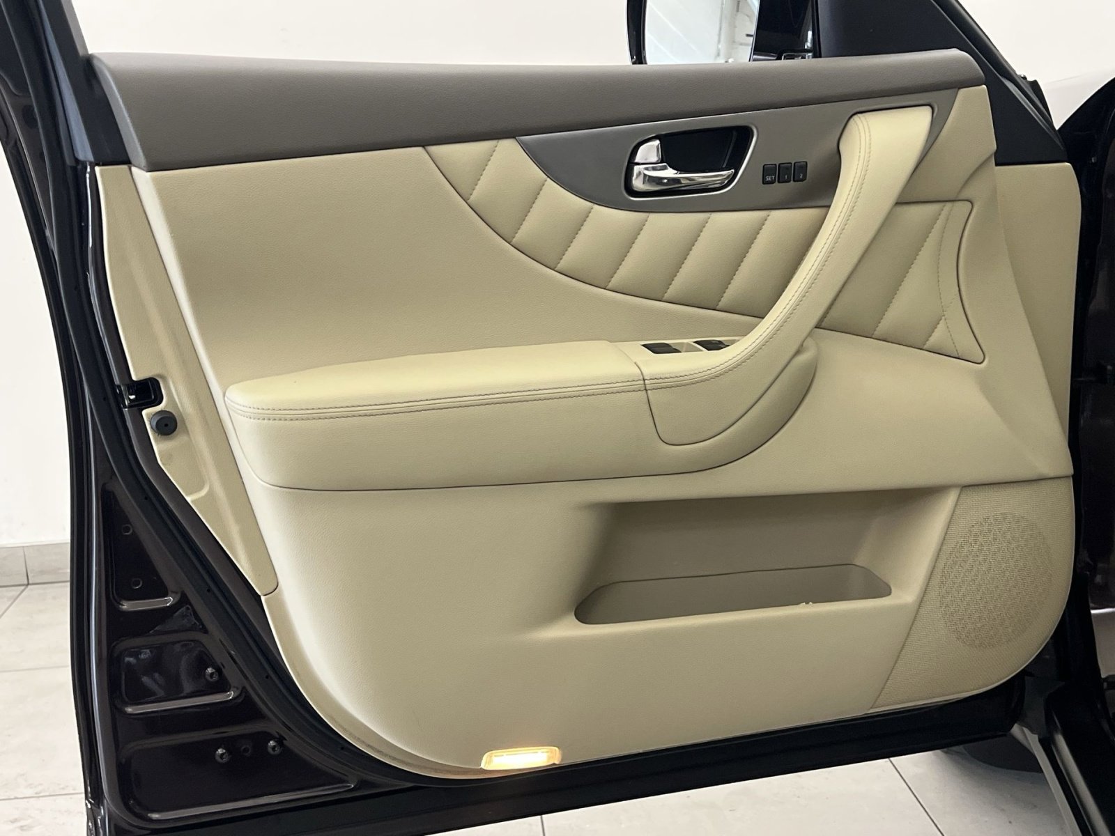 Used 2013 INFINITI FX37 AWD w/ Premium Pkg image 36