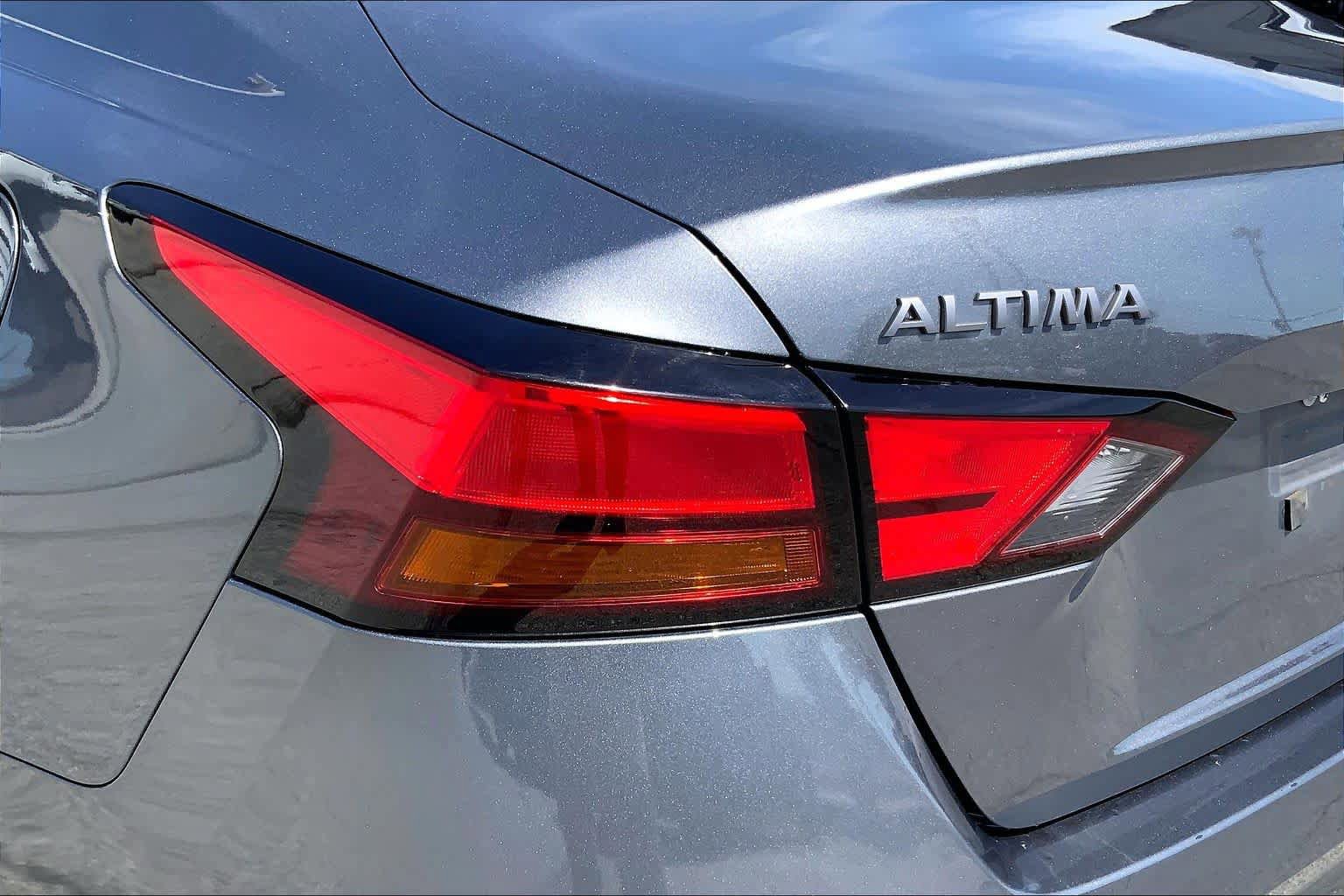 Used 2024 Nissan Altima 2.5 SV FWD image 23