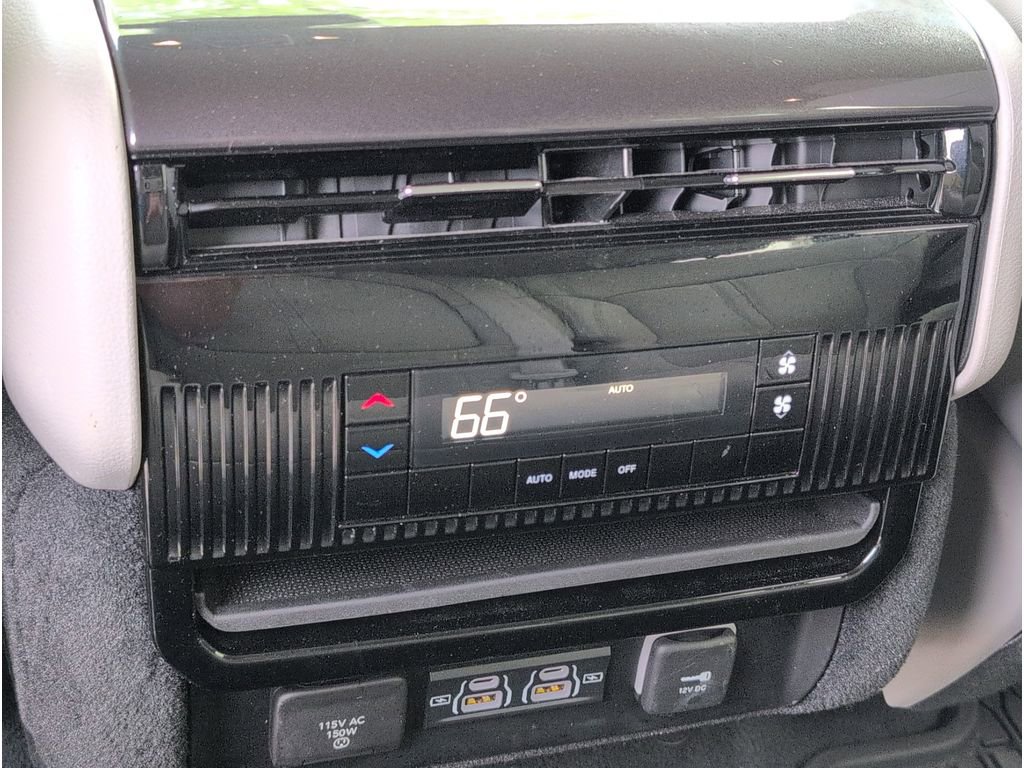 Used 2023 Jeep Wagoneer 4WD image 35