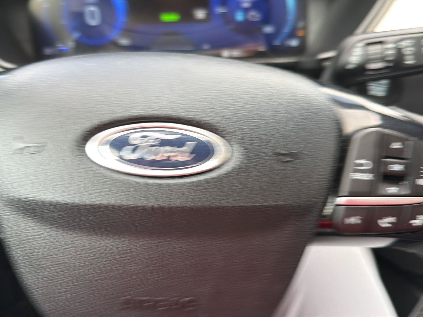 Used 2022 Ford Escape SEL w/ Technology Package FWD image 28