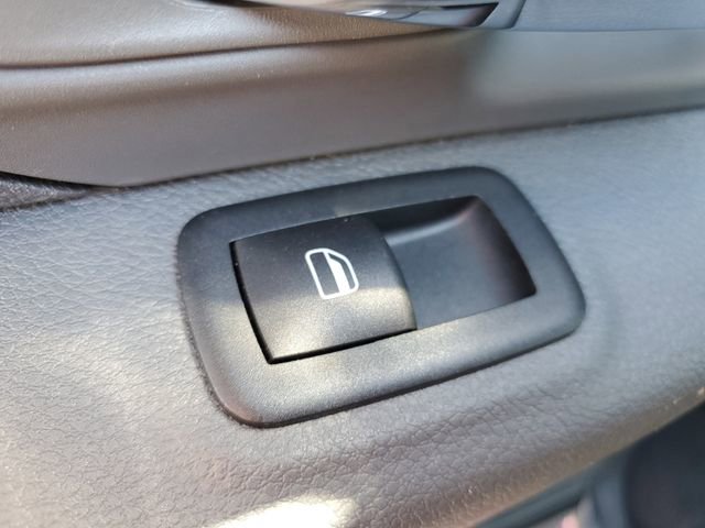 Used 2024 RAM 1500 Classic SLT AWD/4WD image 17