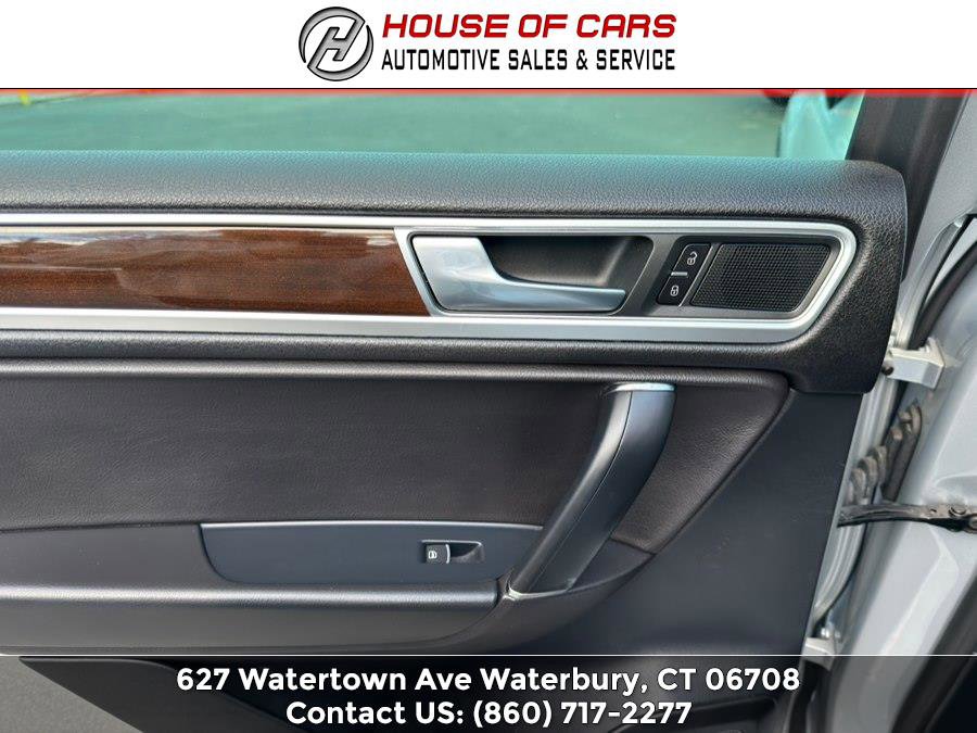 Used 2016 Volkswagen Touareg Sport AWD/4WD image 54